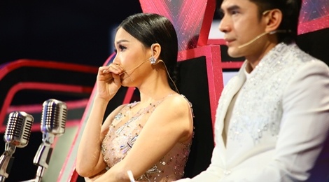 Cam Ly xuc dong vi nho Minh Thuan tren ghe nong hinh anh