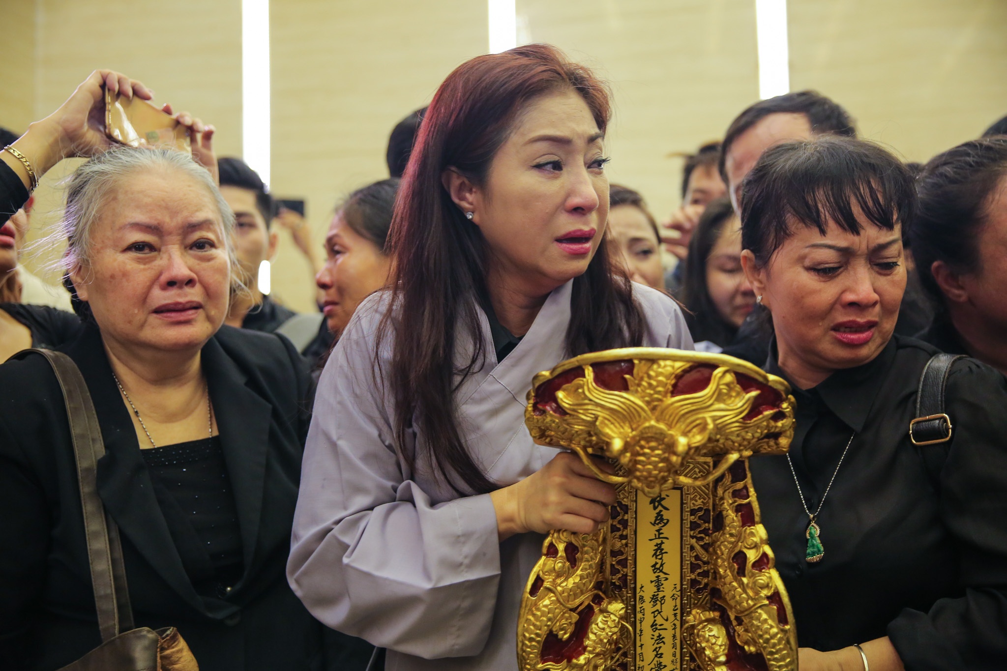 Nghe si tien dua sau nu Ut Bach Lan ve noi an nghi anh 12