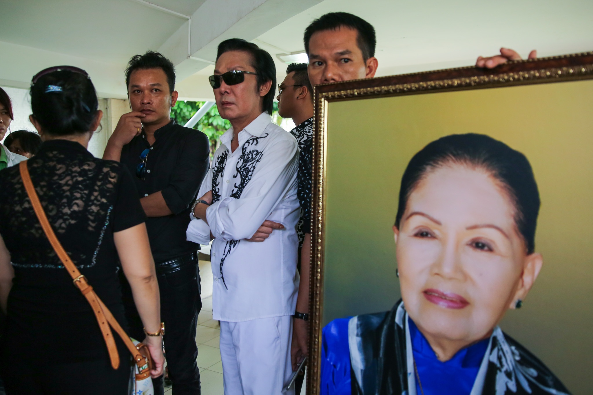 Nghe si tien dua sau nu Ut Bach Lan ve noi an nghi anh 15