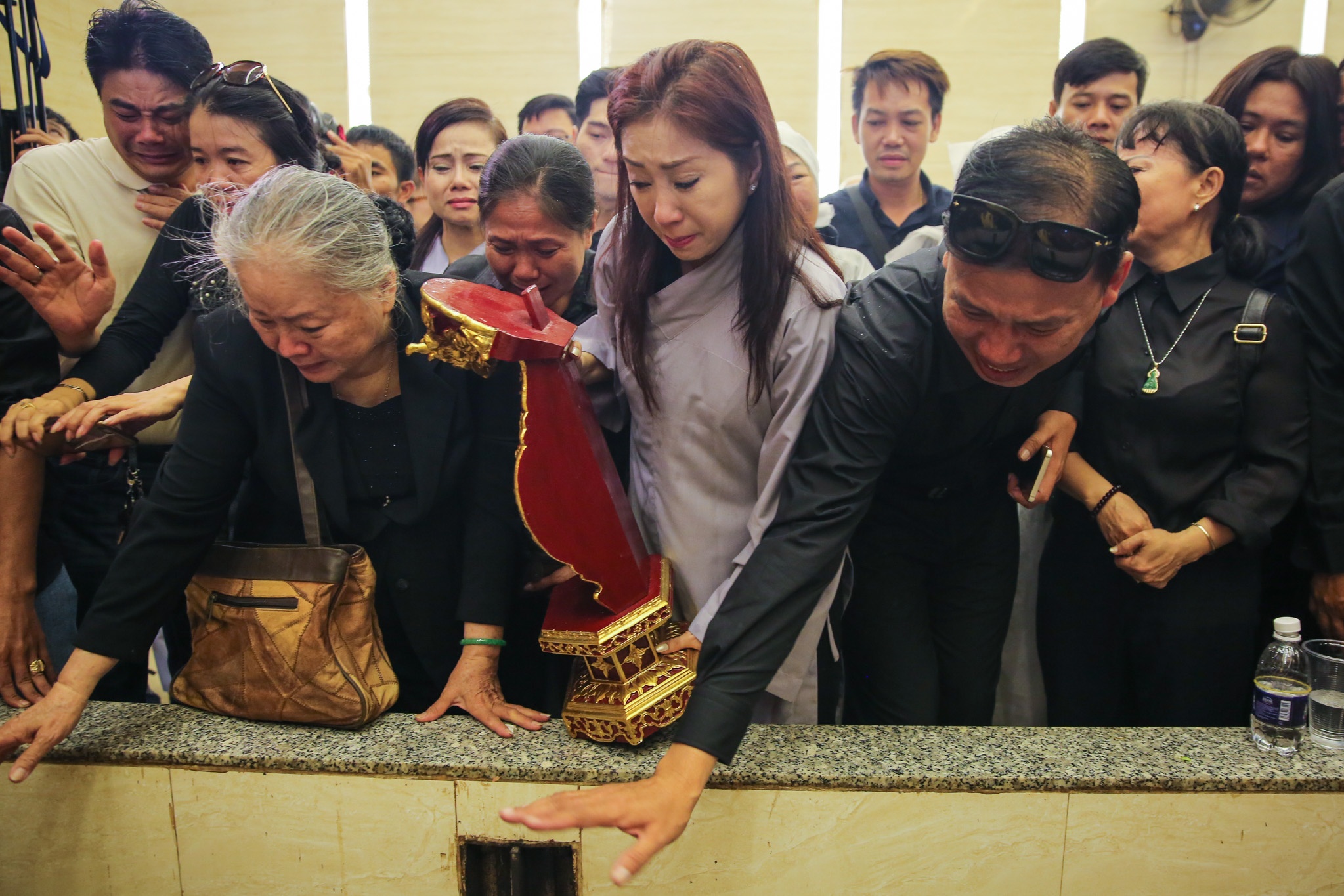 Nghe si tien dua sau nu Ut Bach Lan ve noi an nghi anh 13