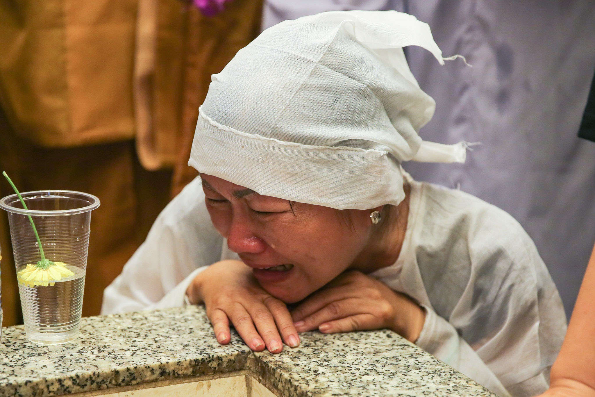 Cac con nuoi khoc nuc no o le hoa tang sau nu Ut Bach Lan hinh anh