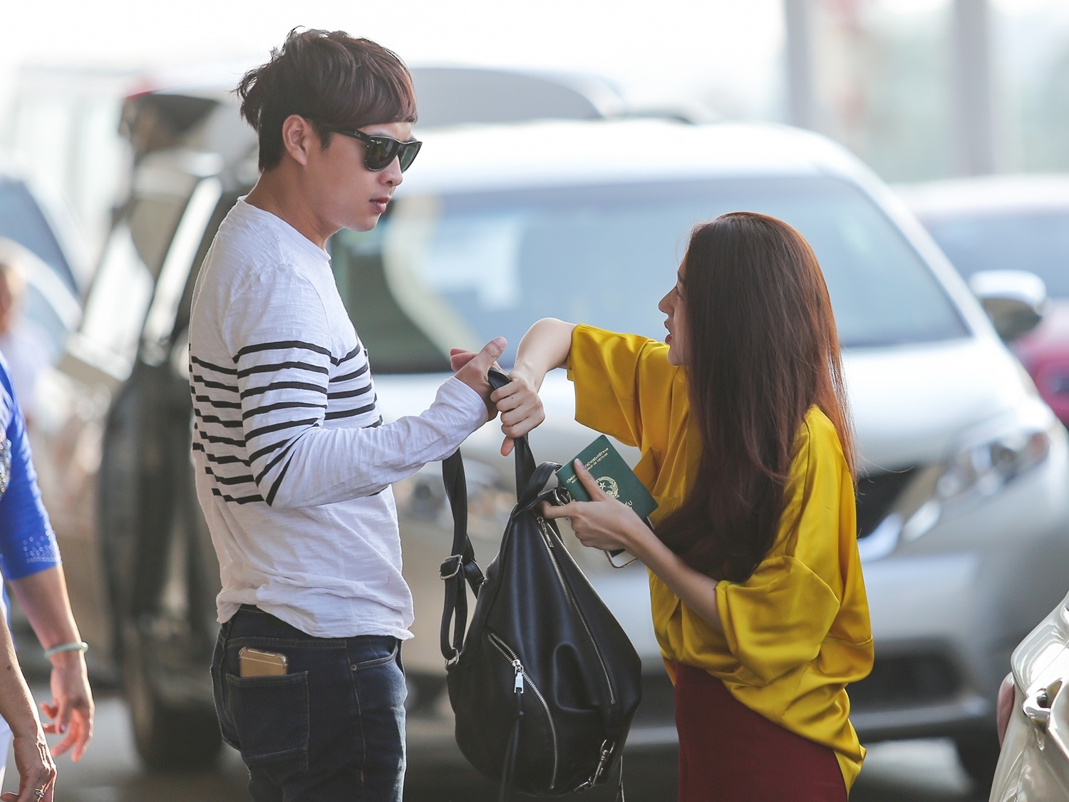 Bao Anh nam chat tay Ho Quang Hieu o san bay anh 2