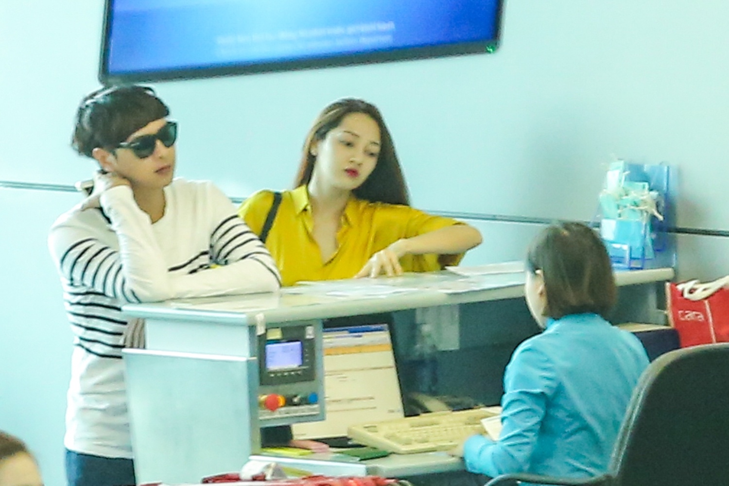 Bao Anh nam chat tay Ho Quang Hieu o san bay anh 7