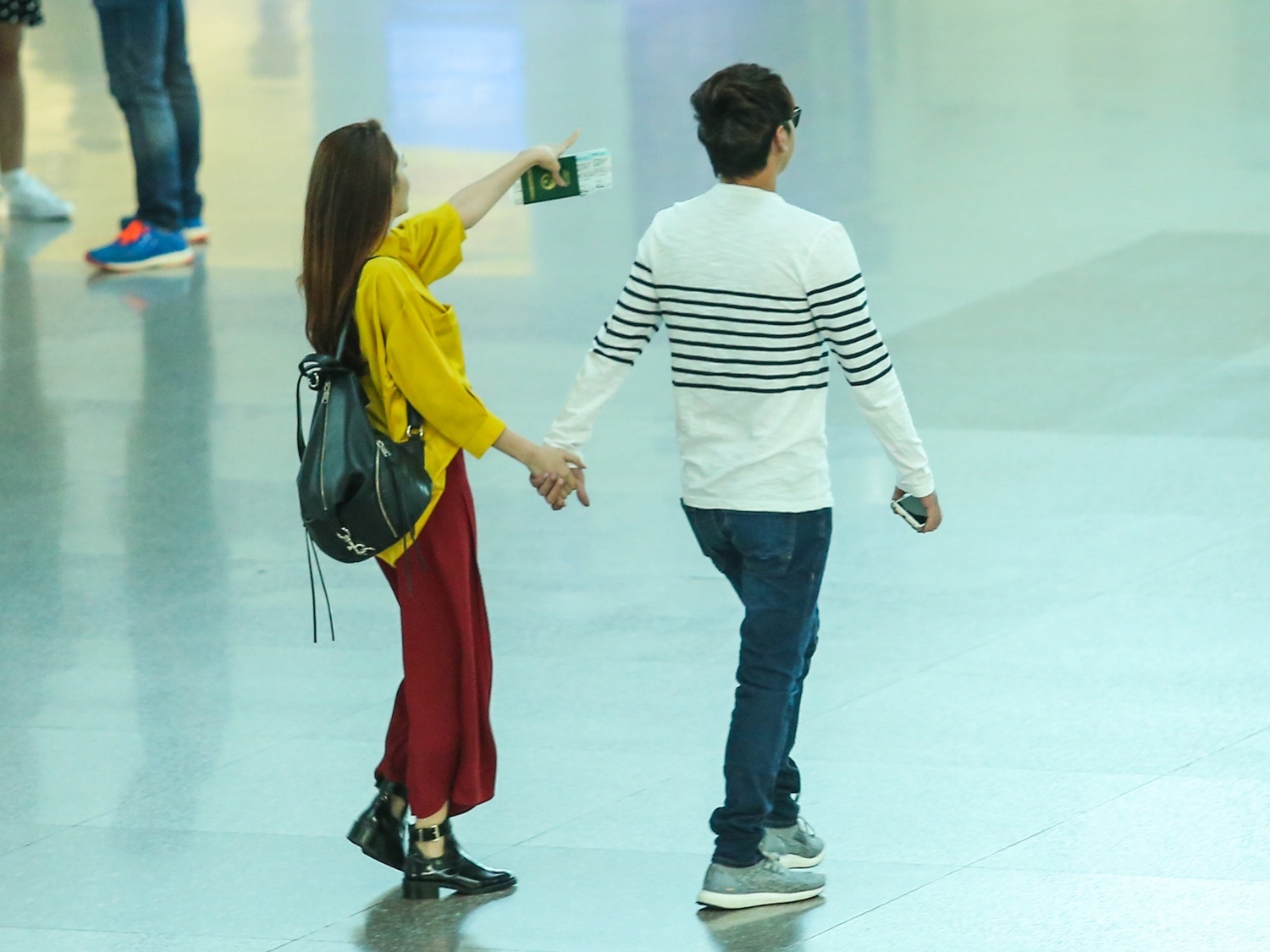 Bao Anh nam chat tay Ho Quang Hieu o san bay anh 9