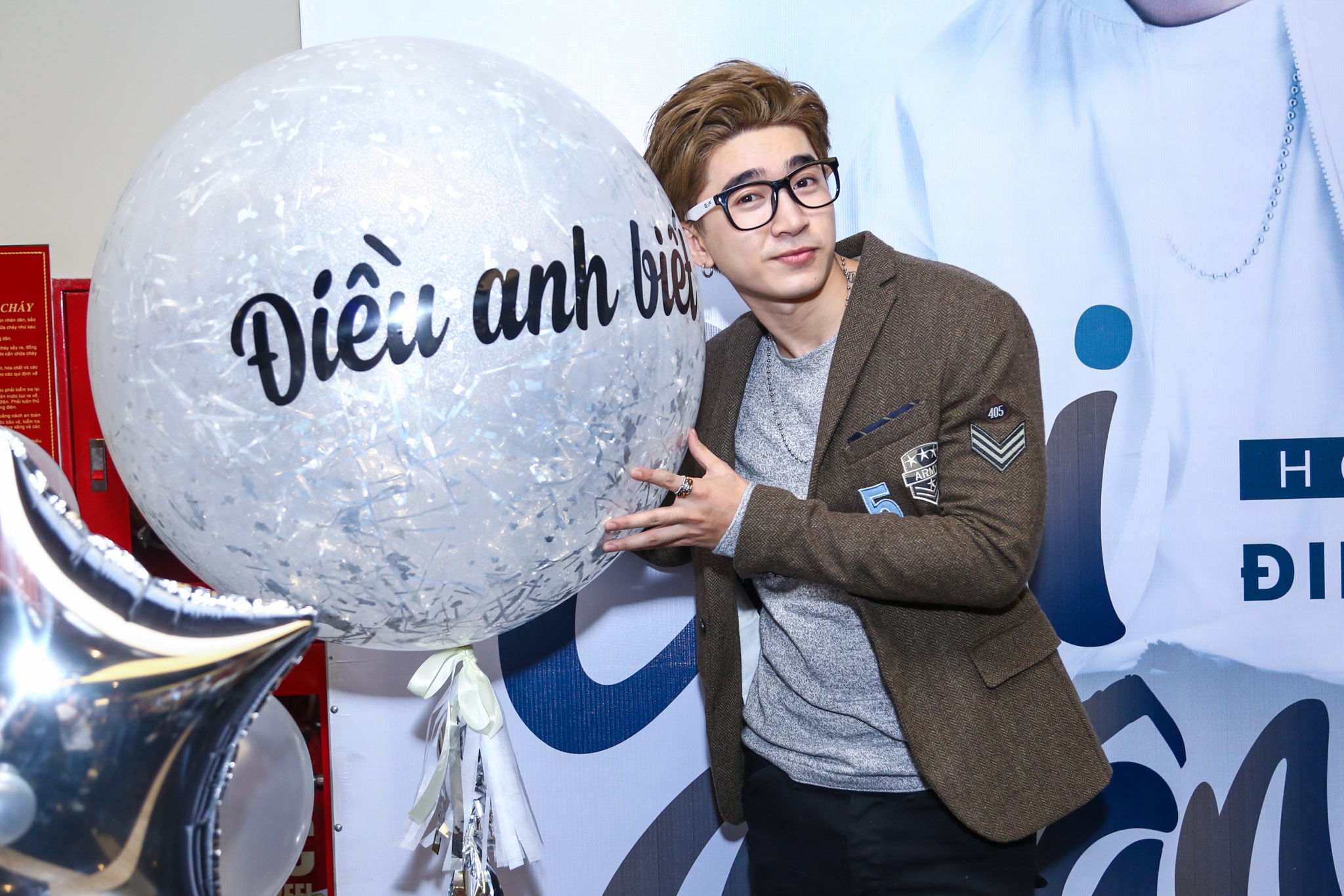 Hoàng Tôn xuất hiện sau phẫu thuật thẩm mỹ ảnh 3 Hoang Ton xuat hien sau phau thuat tham my anh 3