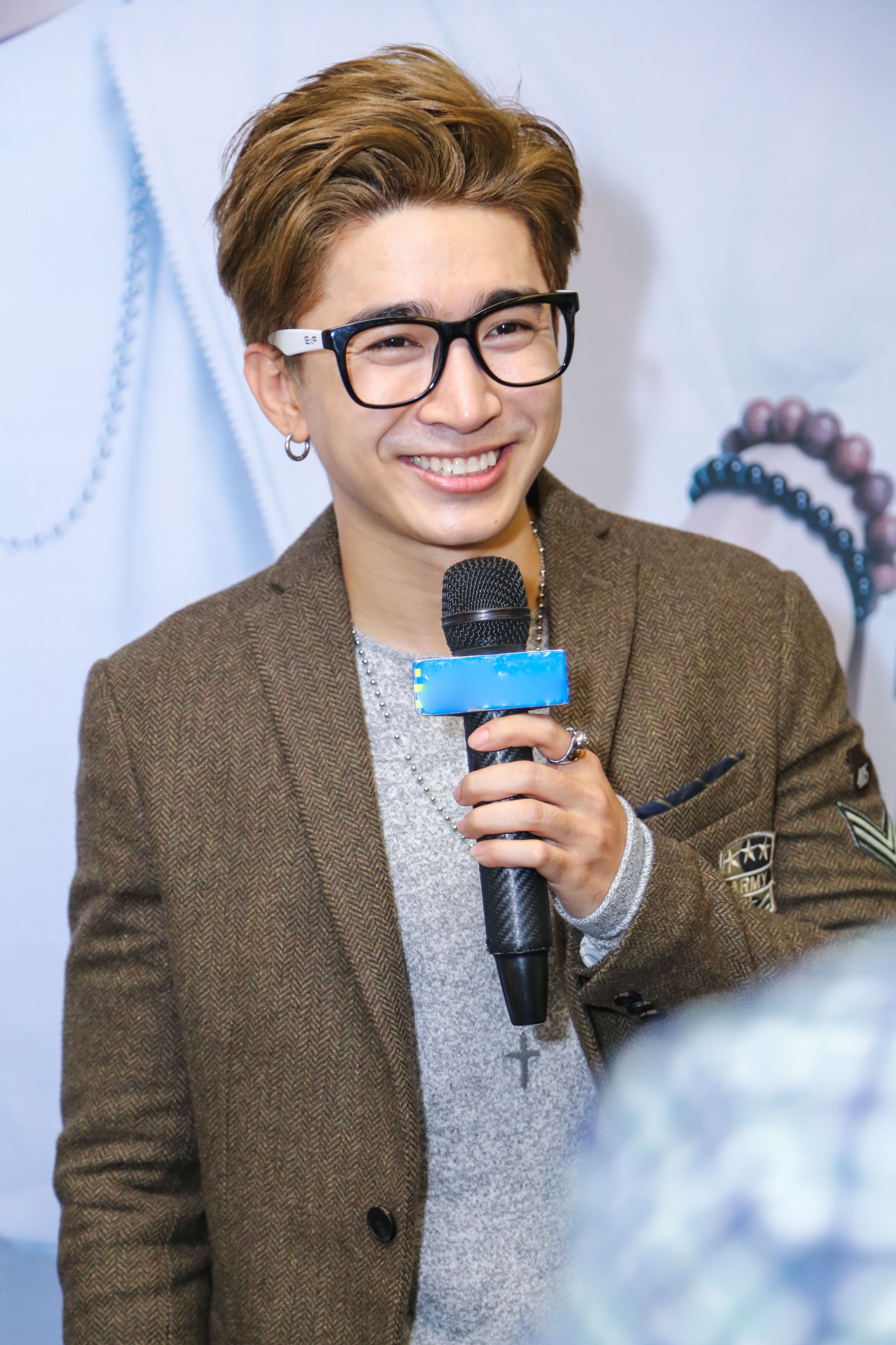 Hoàng Tôn xuất hiện sau phẫu thuật thẩm mỹ ảnh 4 Hoang Ton xuat hien sau phau thuat tham my anh 4