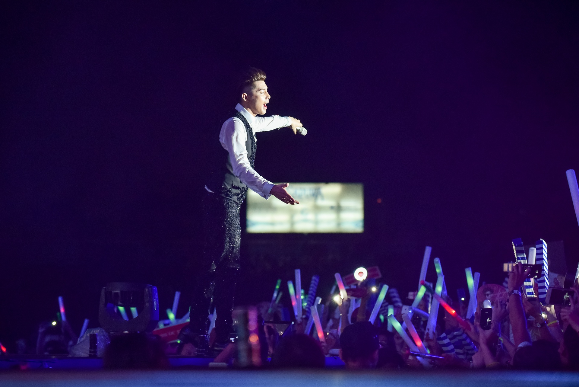 Ho Ngoc Ha,  Noo Phuoc Thinh mang sieu xe len san khau anh 12