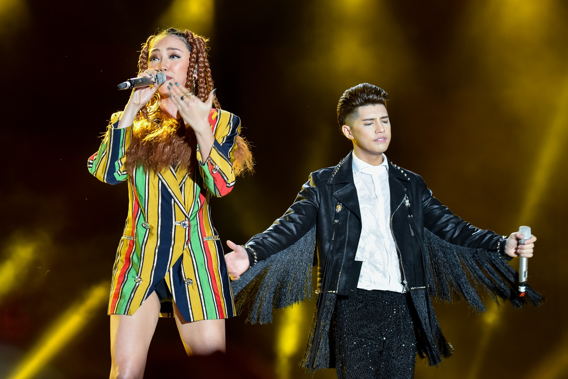 Ho Ngoc Ha,  Noo Phuoc Thinh mang sieu xe len san khau anh 9