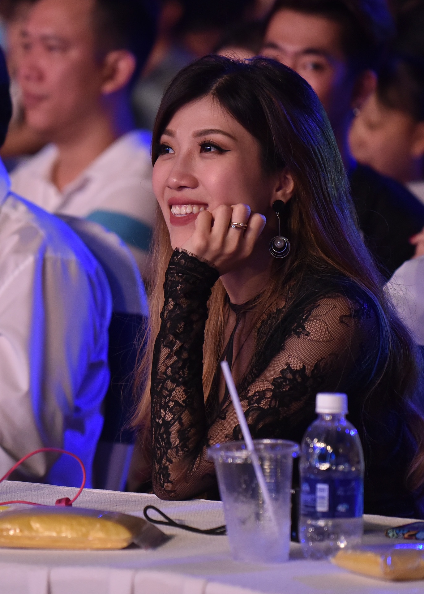 Dan sao xem live show Noo Phuoc Thinh anh 7