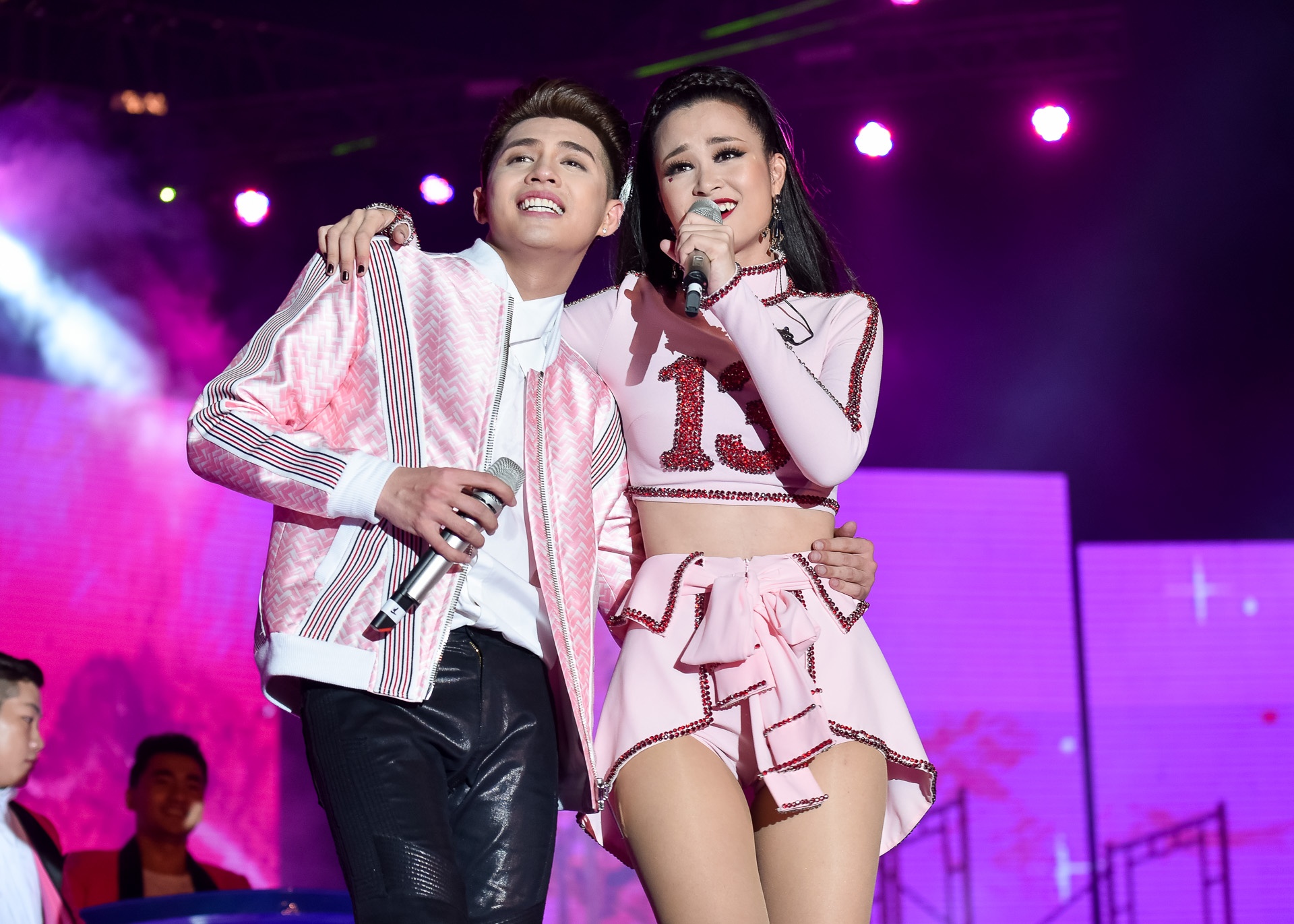 Ho Ngoc Ha,  Noo Phuoc Thinh mang sieu xe len san khau anh 6