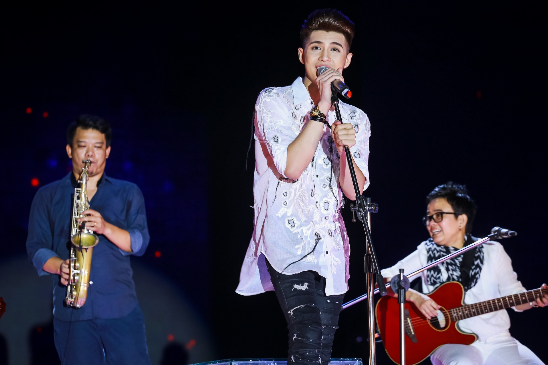 Ho Ngoc Ha,  Noo Phuoc Thinh mang sieu xe len san khau anh 15