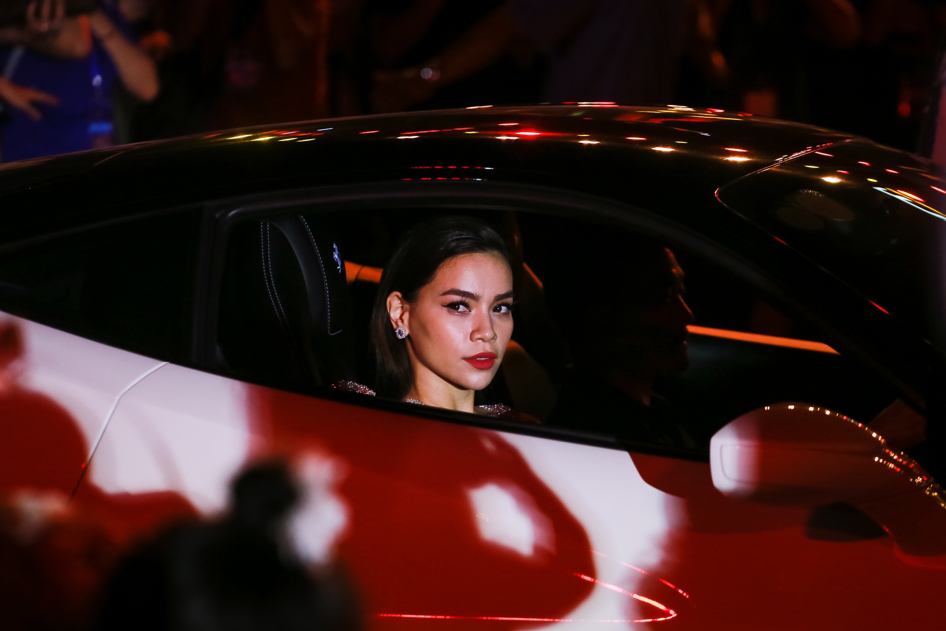 Ho Ngoc Ha,  Noo Phuoc Thinh mang sieu xe len san khau anh 1