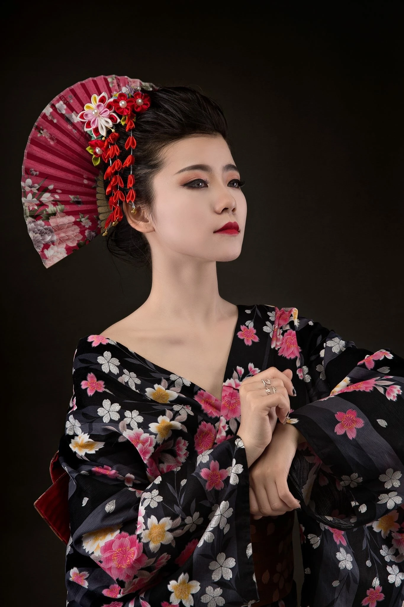 Pham Thuy Nguyen chinh phuc dem liveshow 1 chuong trinh Khoi dau uoc mo anh 2