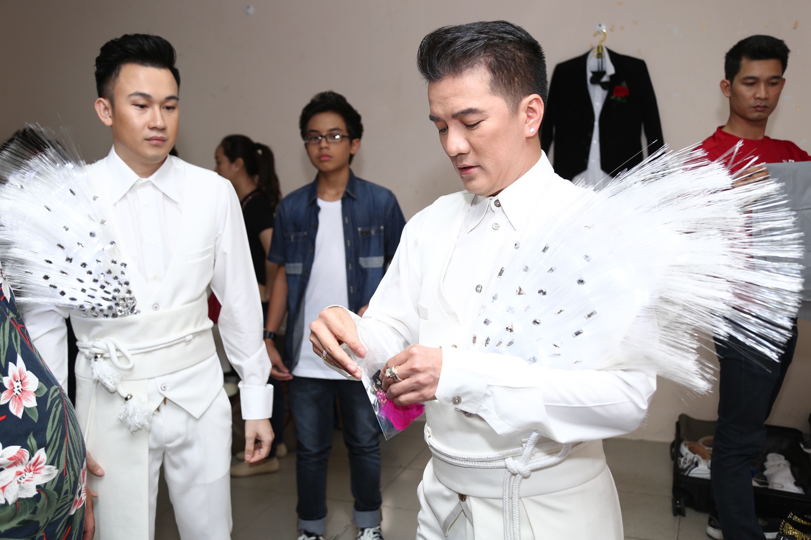 Noo Phuoc Thinh om eo hoa hau Do My Linh anh 5