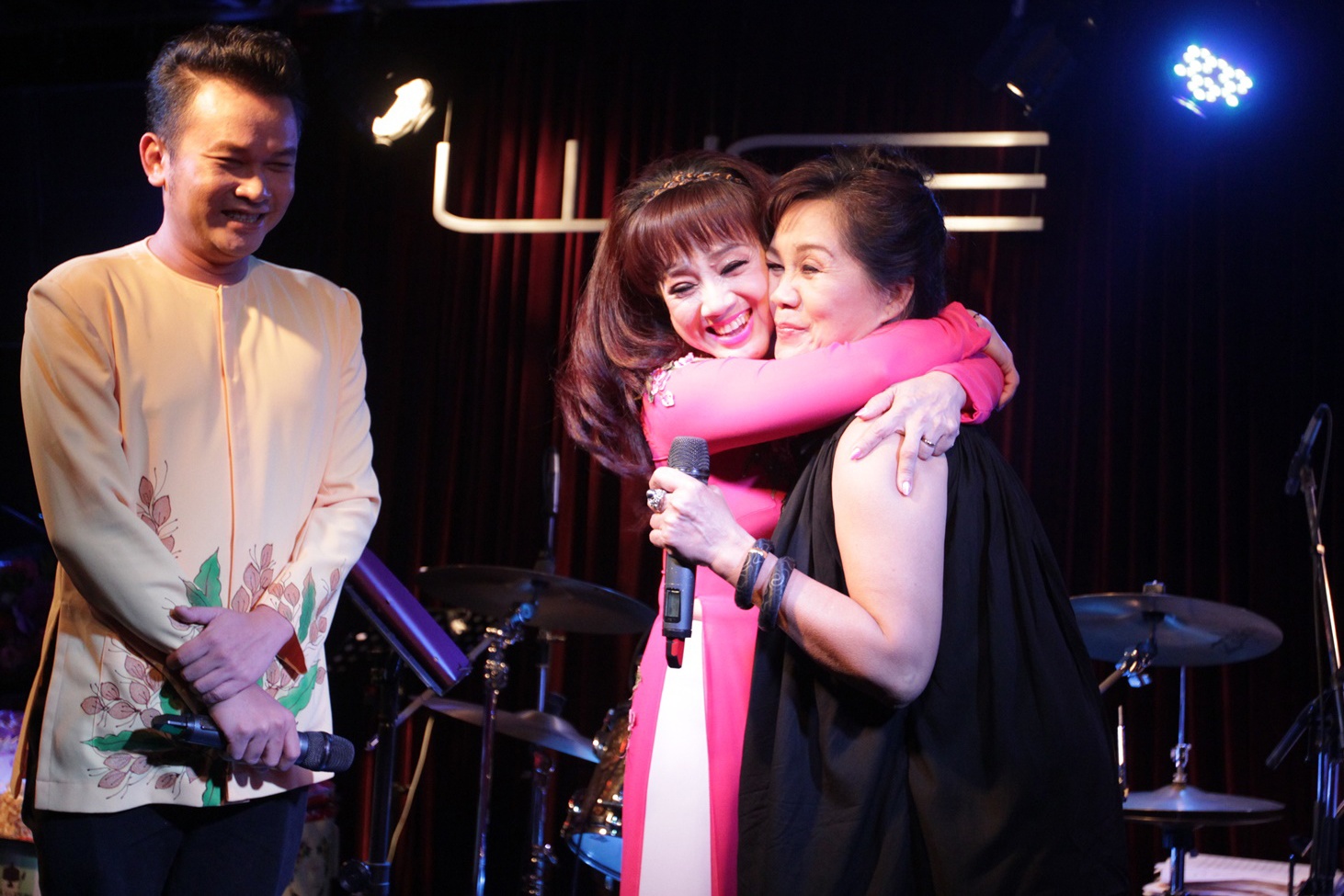 Ngoc Huyen xuat hien tai phong tra o Sai Gon anh 6