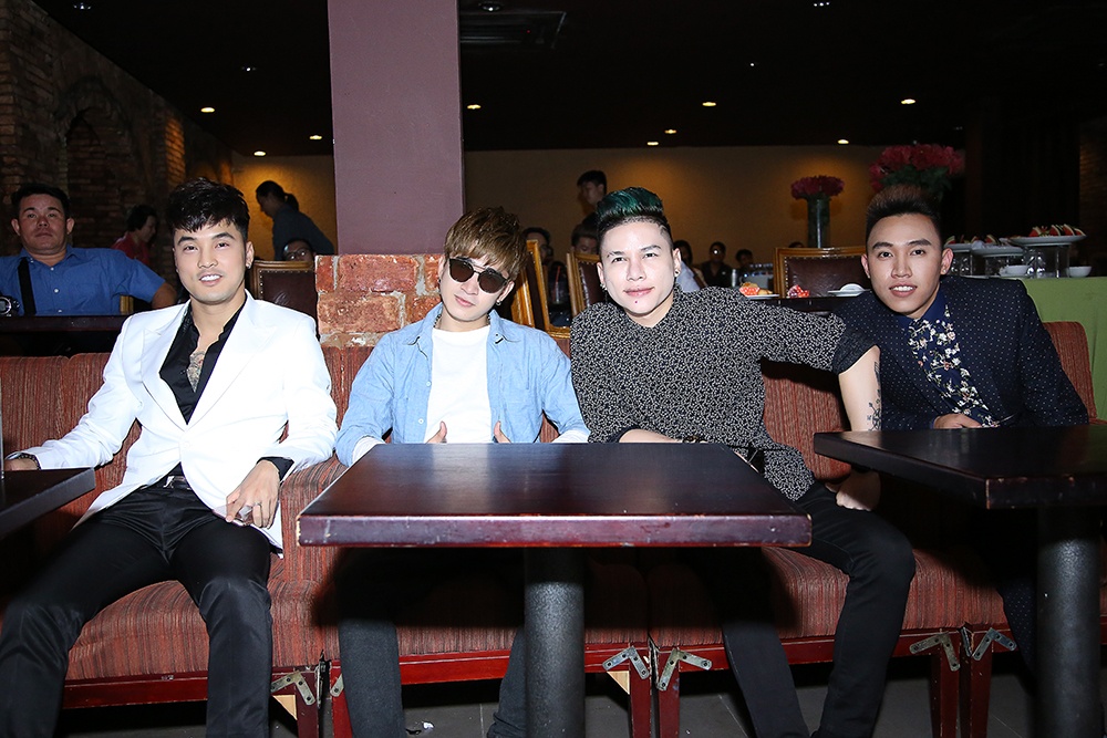 Hoang Ton,  Ung Hoang Phuc chuc mung hop bao dan em anh 7