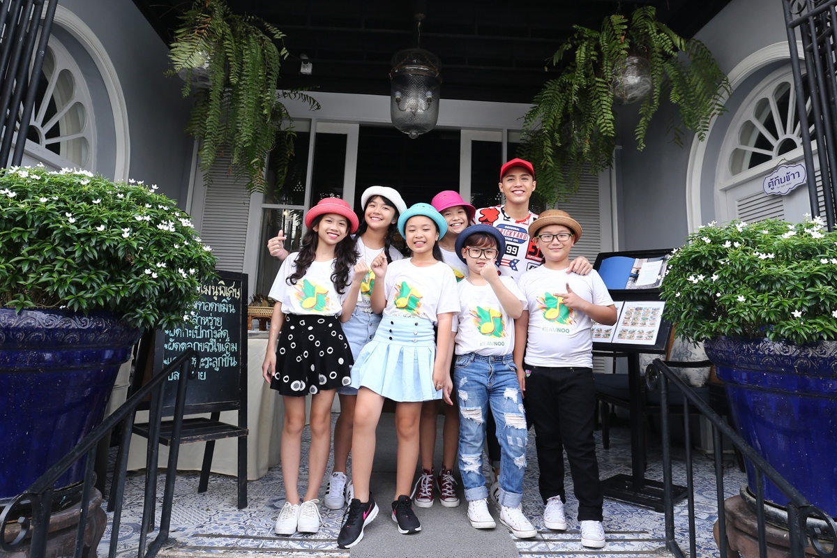 Team Noo Phước Thịnh đi du thuyền 5 sao khám phá vịnh Phuket ảnh 6 Team Noo Phuoc Thinh di du thuyen 5 sao kham pha vinh Phuket anh 6