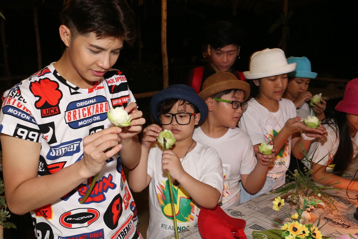 Team Noo Phước Thịnh đi du thuyền 5 sao khám phá vịnh Phuket ảnh 8 Team Noo Phuoc Thinh di du thuyen 5 sao kham pha vinh Phuket anh 8