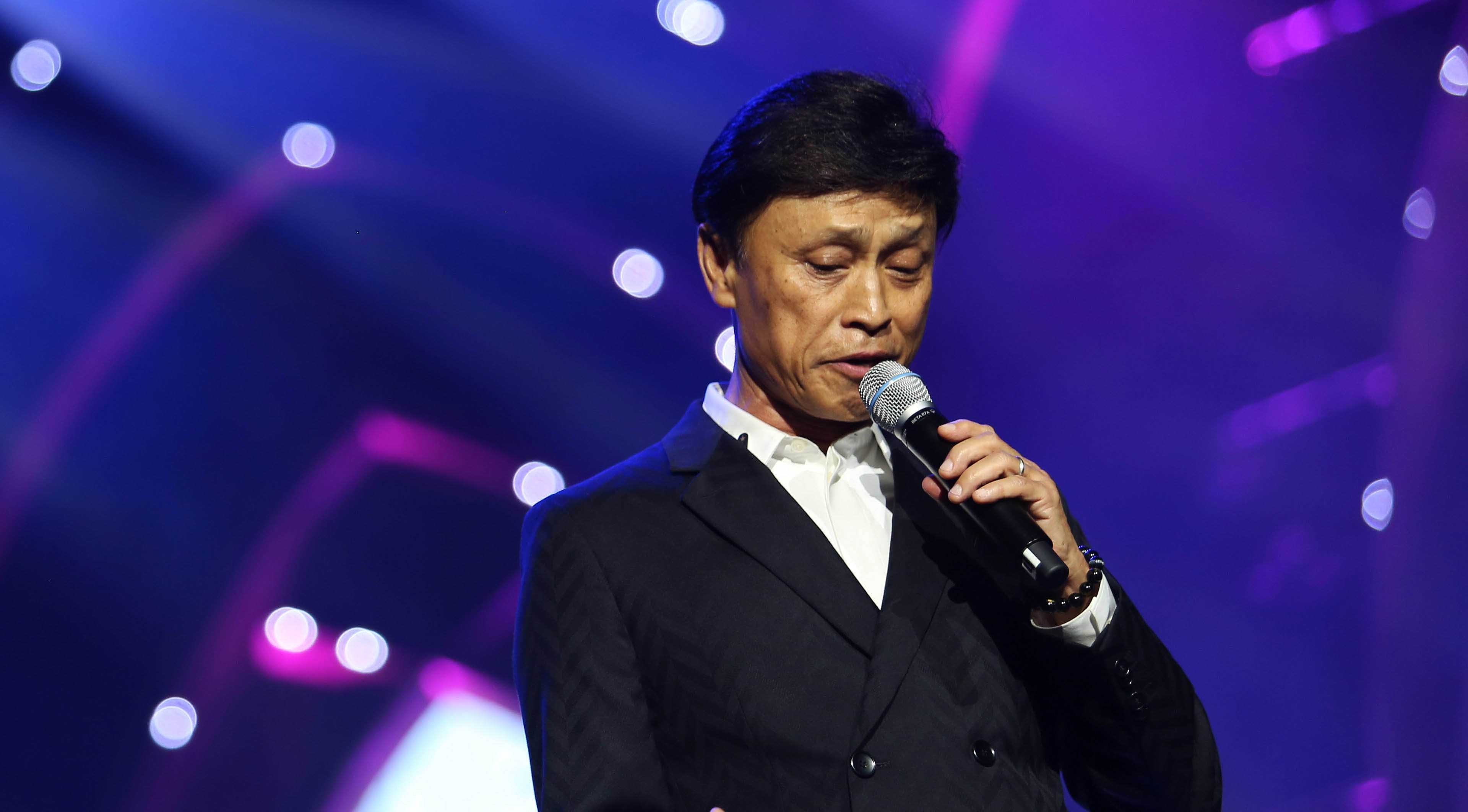 Tuan Ngoc, Uyen Linh nong nan tren san khau hinh anh
