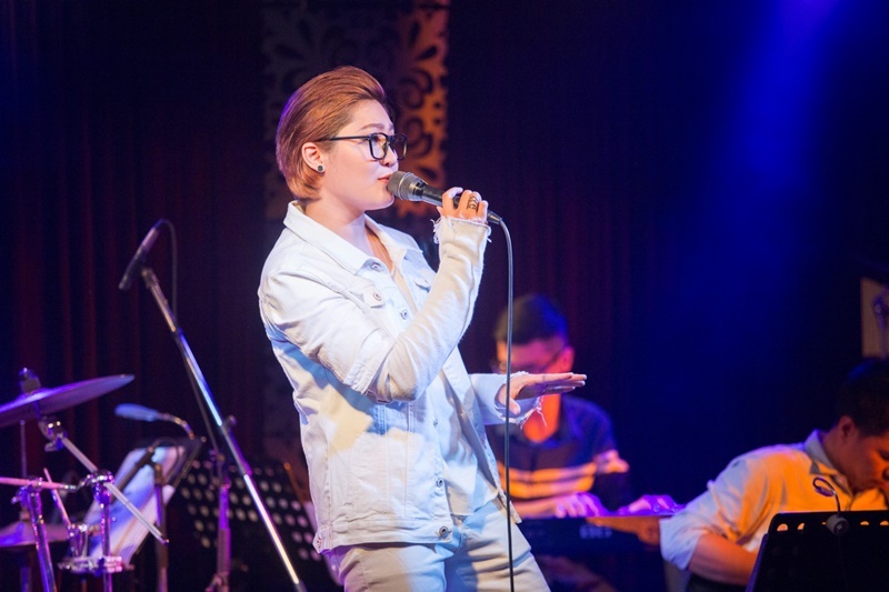 Dam Vinh Hung chuc mung minishow Vicky Nhung anh 5