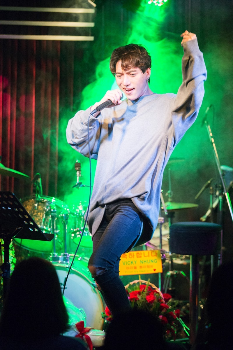 Dam Vinh Hung chuc mung minishow Vicky Nhung anh 8