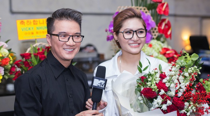 Du ban chay show, Mr. Dam van toi ung ho hoc tro Vicky Nhung hinh anh