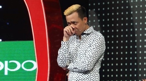 Tran Thanh lai bat khoc truoc chang trai hat giong Khanh Ly hinh anh