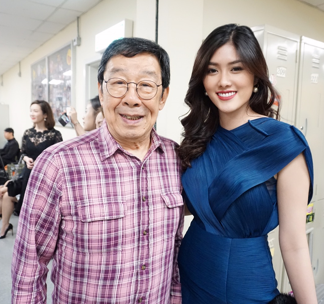 Huynh Tien xinh dep ben canh dan sao TVB anh 2