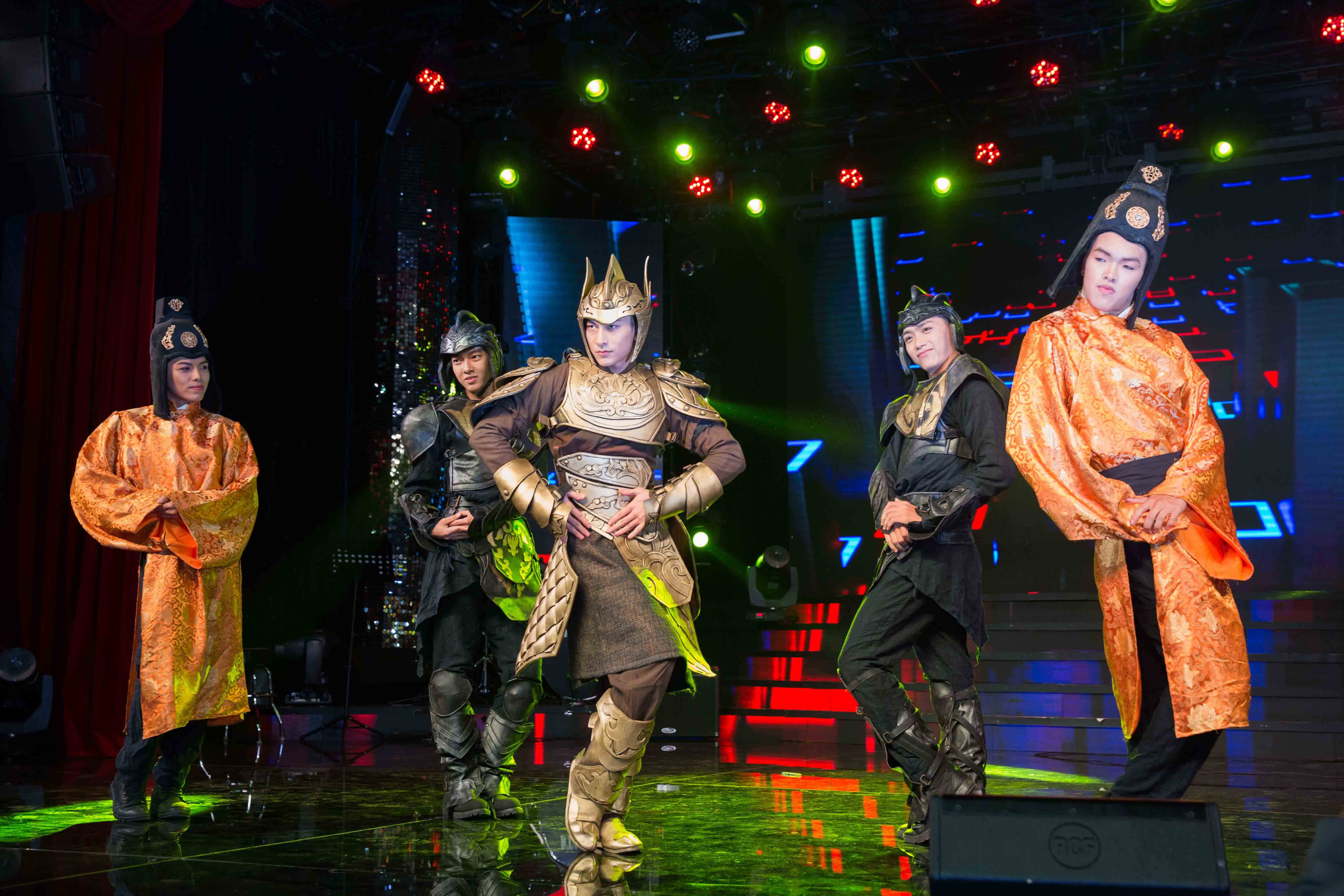 Issac soi dong trong fan meeting dau tien anh 1