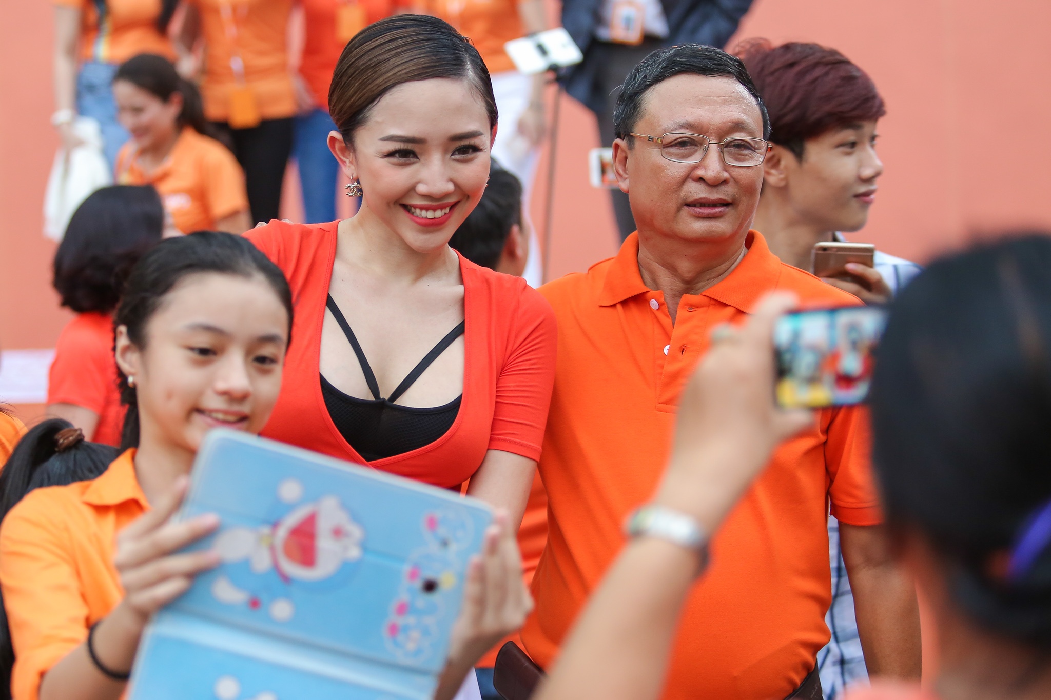 Toc Tien nhay flashmob giua troi nang anh 5