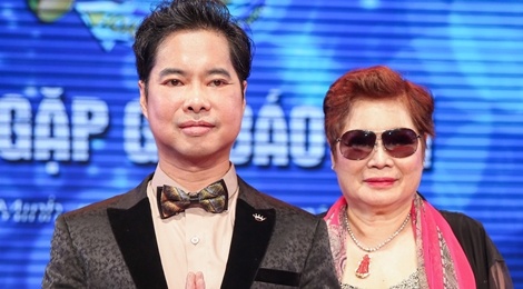 Ngoc Son duoc me dan di su kien hinh anh