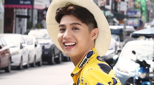 Noo Phuoc Thinh quay het minh voi hoc tro tai Thai Lan hinh anh