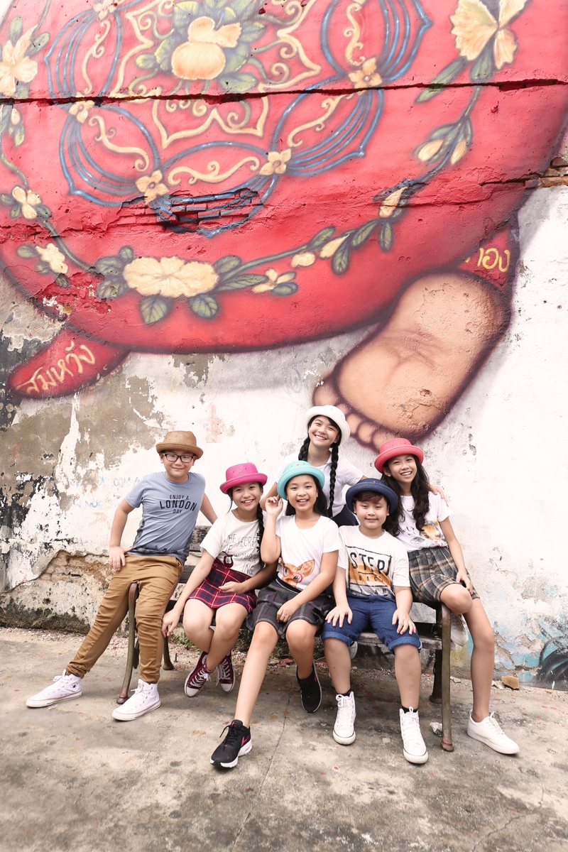 Noo Phước Thịnh quậy hết cỡ cùng học trò tại Thái ảnh 4 Noo Phuoc Thinh quay het co cung hoc tro tai Thai anh 4