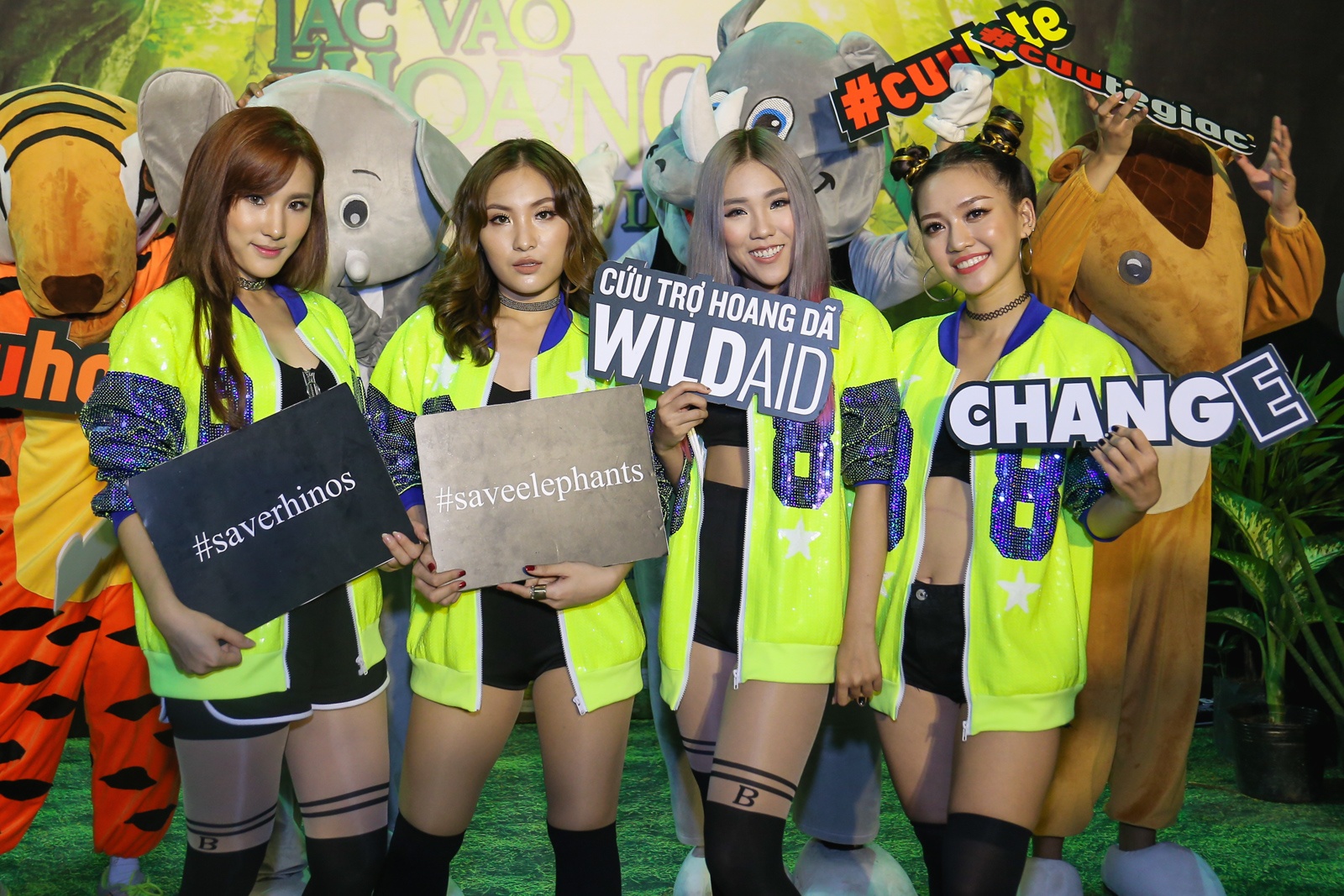 Pham Huong,  Phan Anh hoi ngo o su kien anh 9