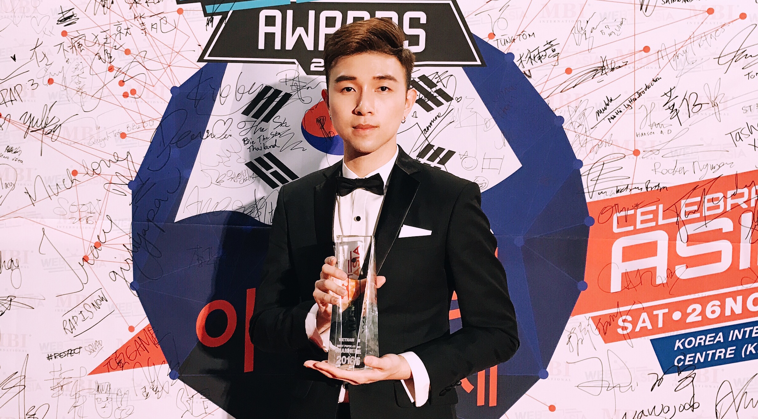 ST.319 nhan giai thuong tai Han Quoc cung Chi Pu, Son Tung hinh anh