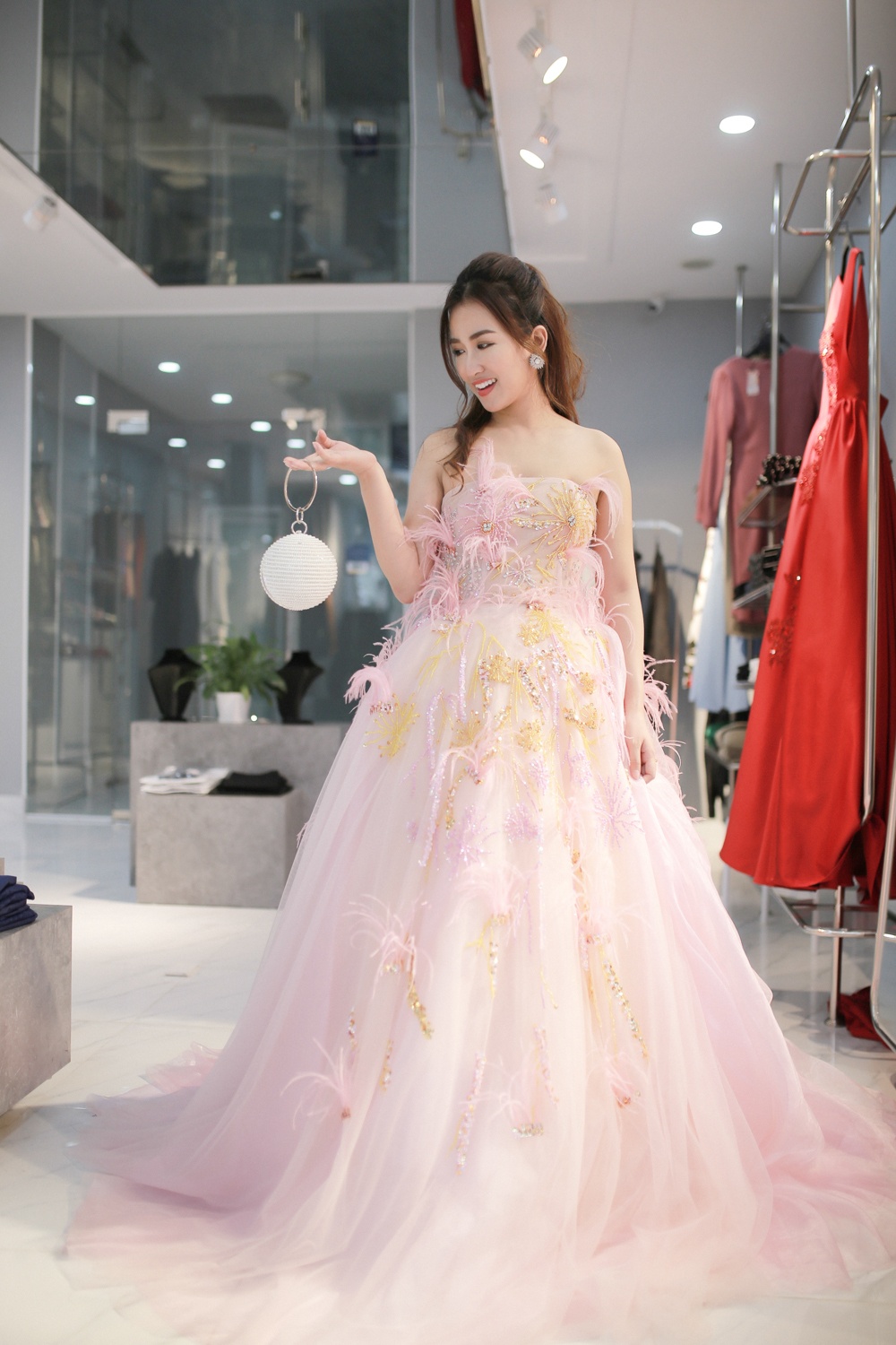 Trang Moon đầu tư trang phục cho buổi lễ giải thưởng lớn Hàn Quốc ảnh 4 Trang Moon dau tu trang phuc cho buoi le giai thuong lon Han Quoc anh 4