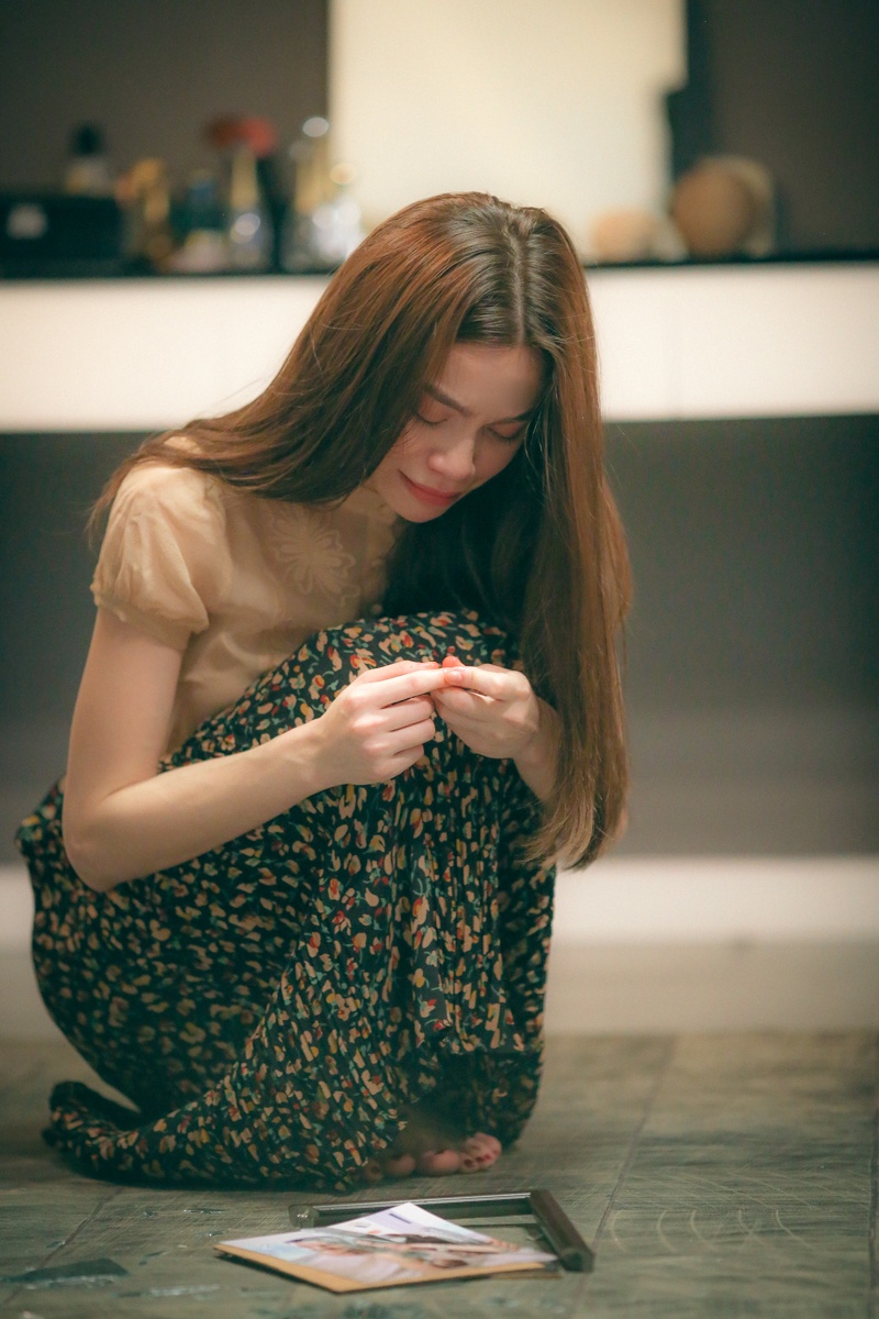 Ho Ngoc Ha khoc nuc no trong MV Chay theo li tri anh 2