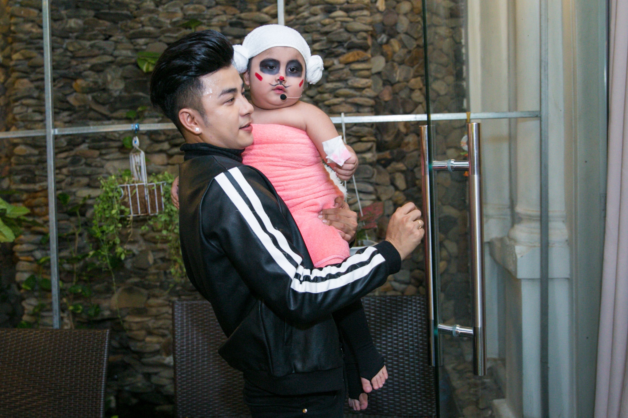 Tin Tin lan dau dung chung san khau voi Duong Hieu Nghia anh 3