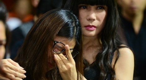 Nghe si Viet khoc nghen khi den vieng ca si Quang Ly hinh anh
