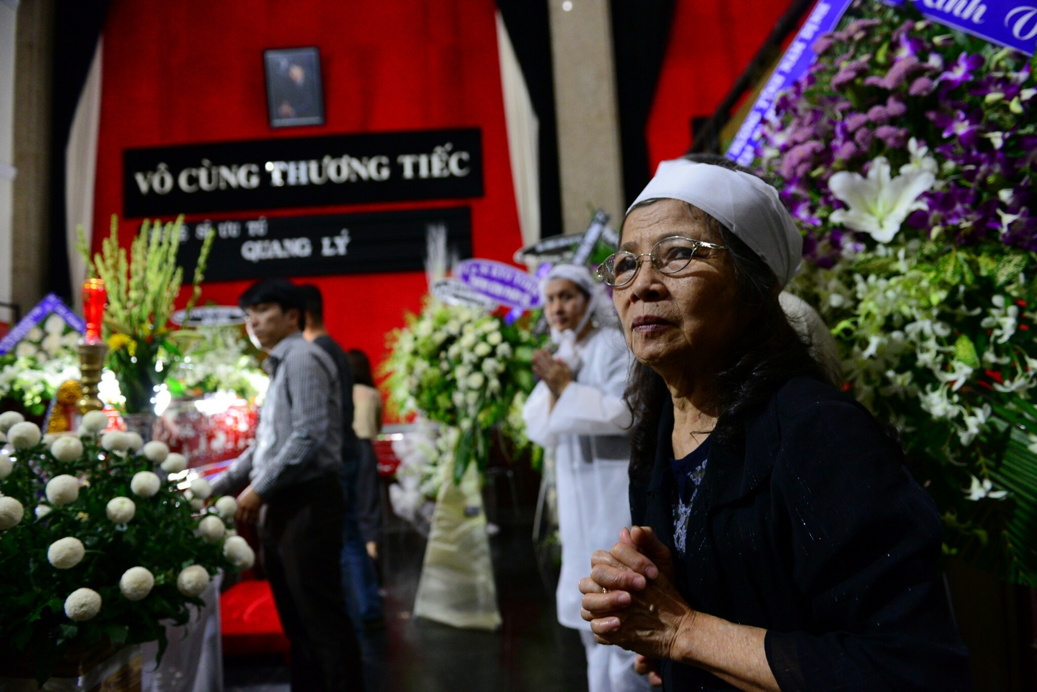 Nghe si vieng NSUT Quang Ly anh 2