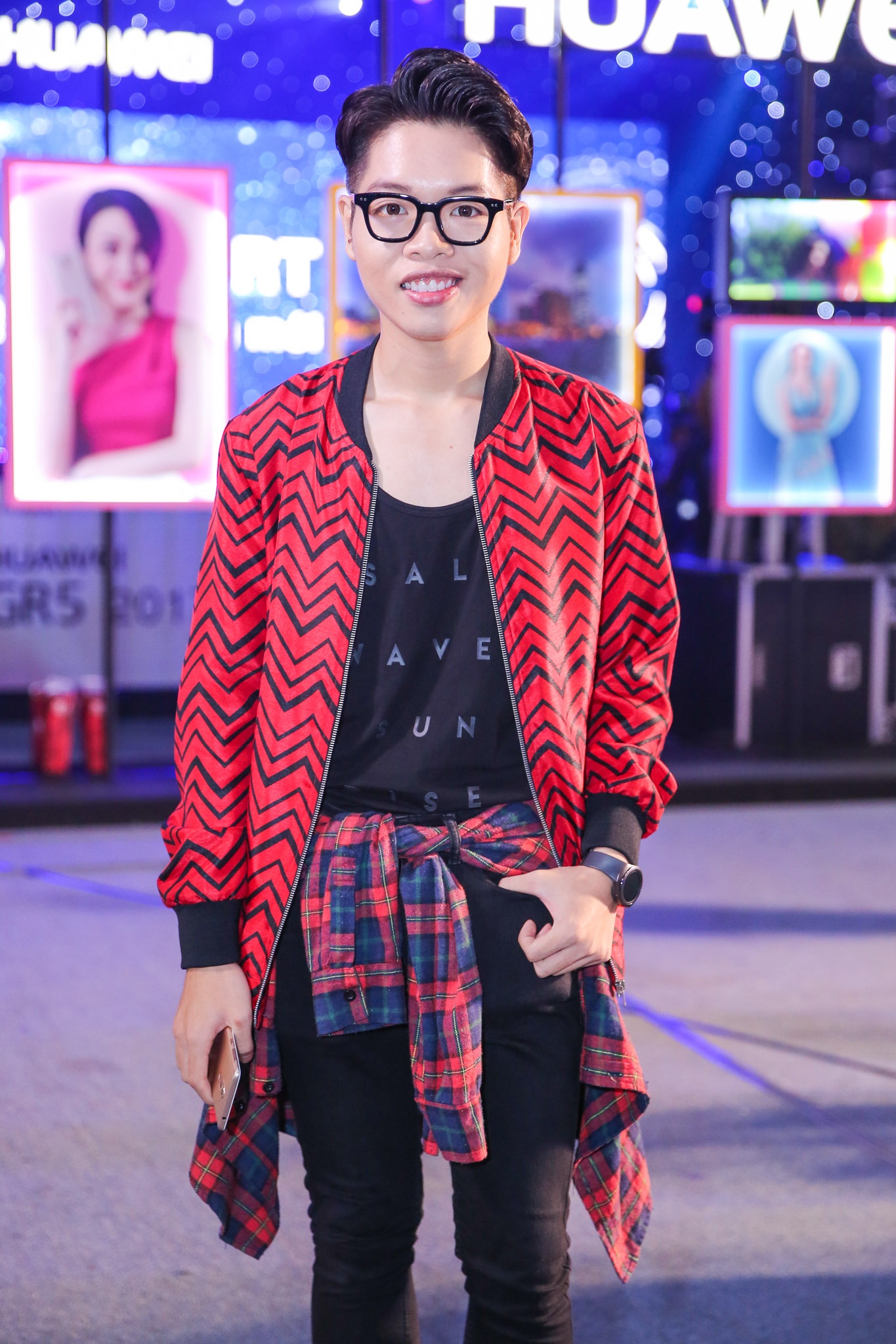 Mỹ Tâm quyến rũ trong bộ jumsuit hoa ảnh 7 My Tam quyen ru trong bo jumsuit hoa anh 7