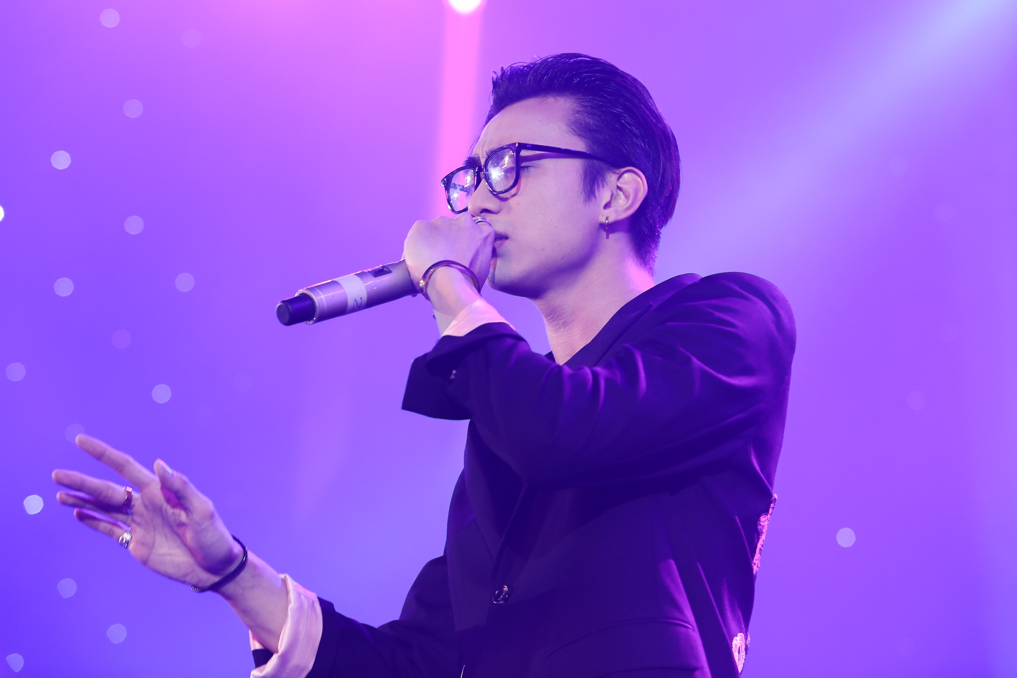 Mỹ Tâm quyến rũ trong bộ jumsuit hoa ảnh 6 My Tam quyen ru trong bo jumsuit hoa anh 6