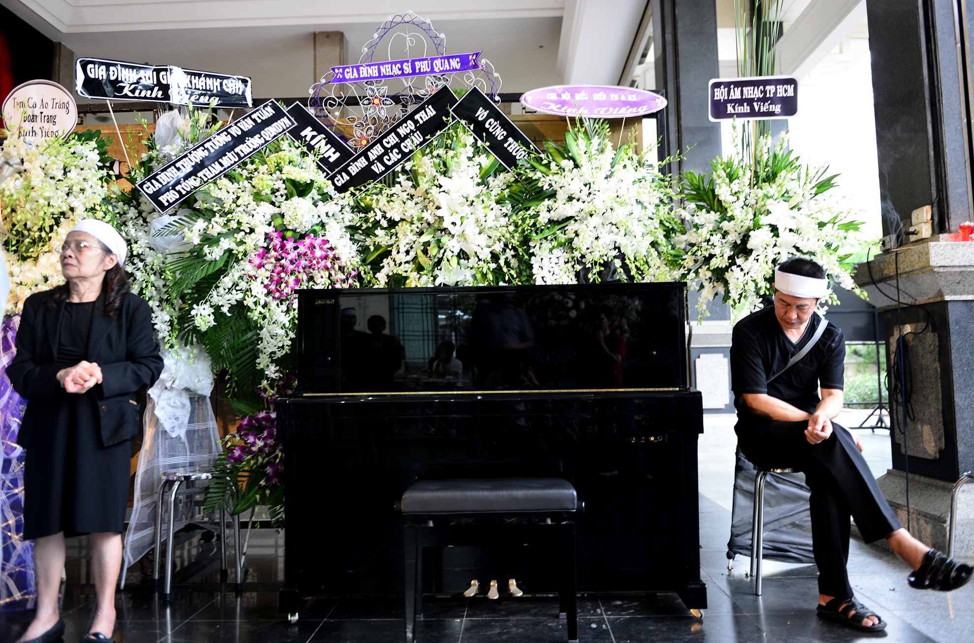 Con gai ve nuoc chiu tang NSUT Quang Ly anh 12