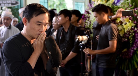 Quang Linh, Cam Van den som tien NSUT Quang Ly hinh anh