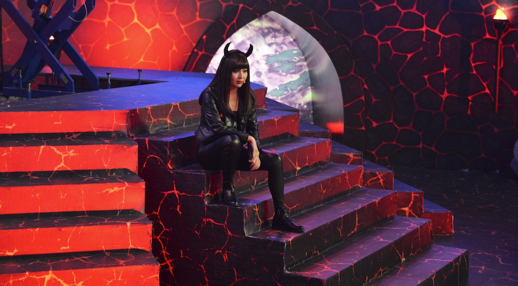 Hinh anh dot pha moi cua Le Khanh trong gameshow Anh sang hay bong toi anh 1