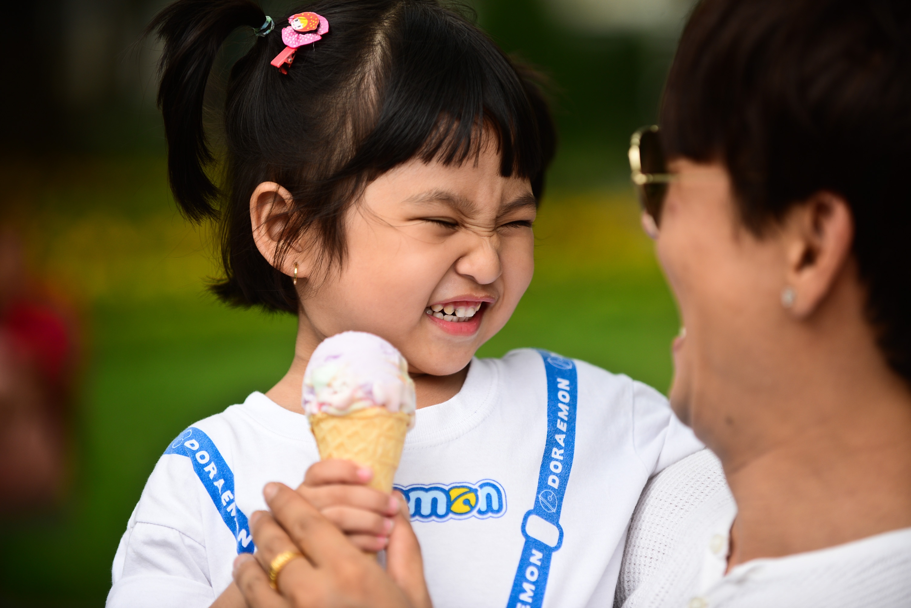 Ung Dai Ve va con gai di cong vien anh 10