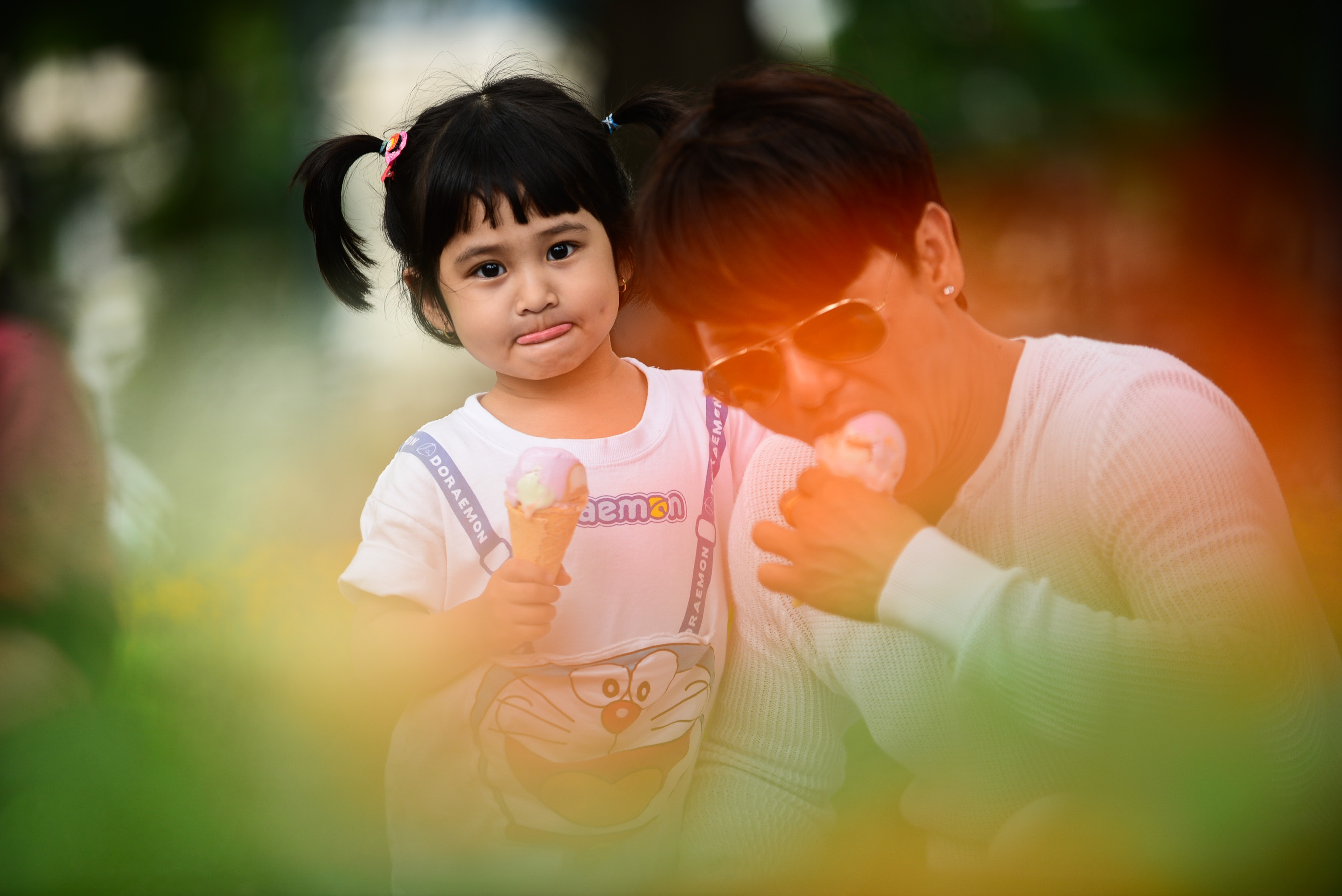 'Ong bo don than' Ung Dai Ve dua con gai di choi cuoi tuan hinh anh