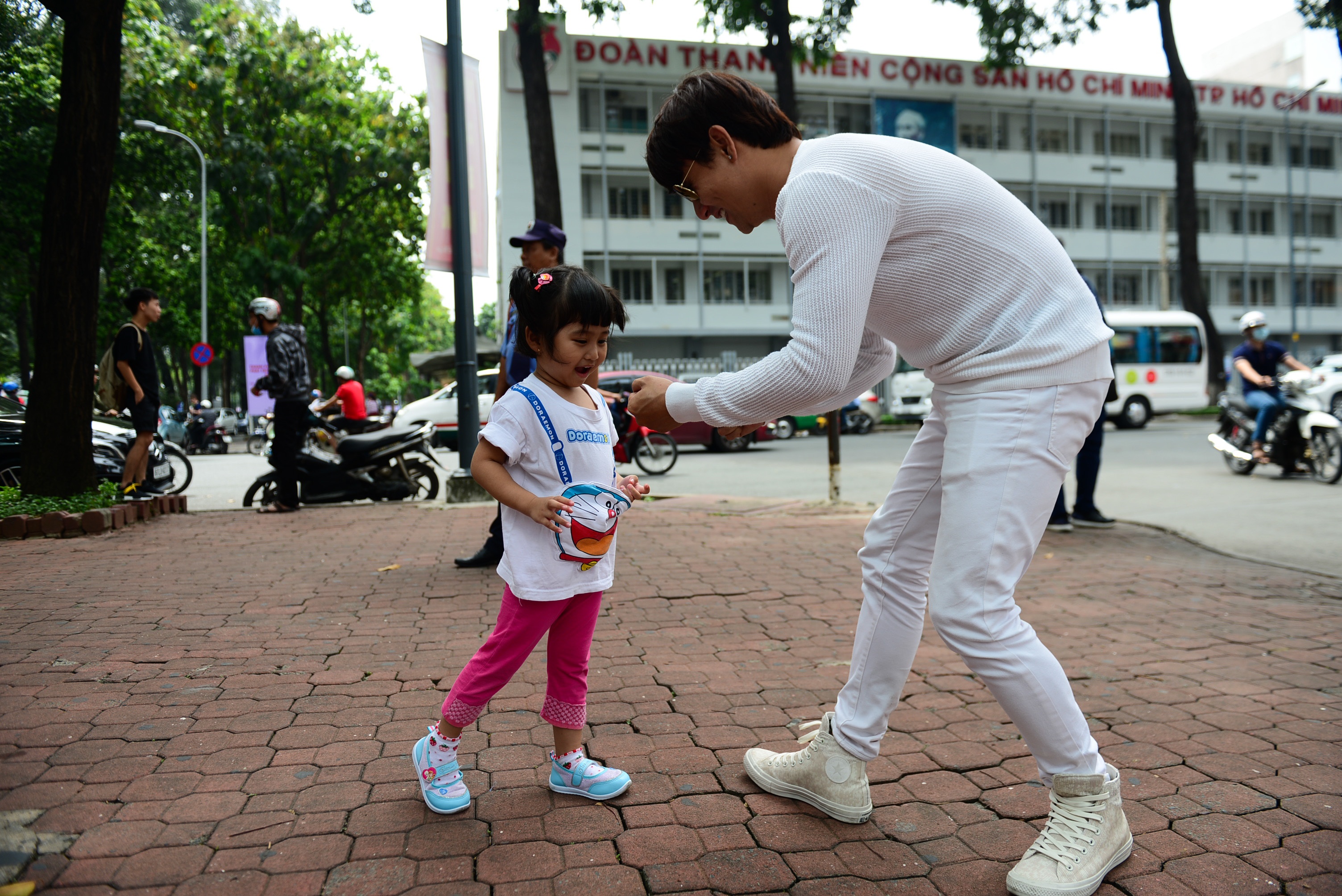 Ung Dai Ve va con gai di cong vien anh 4