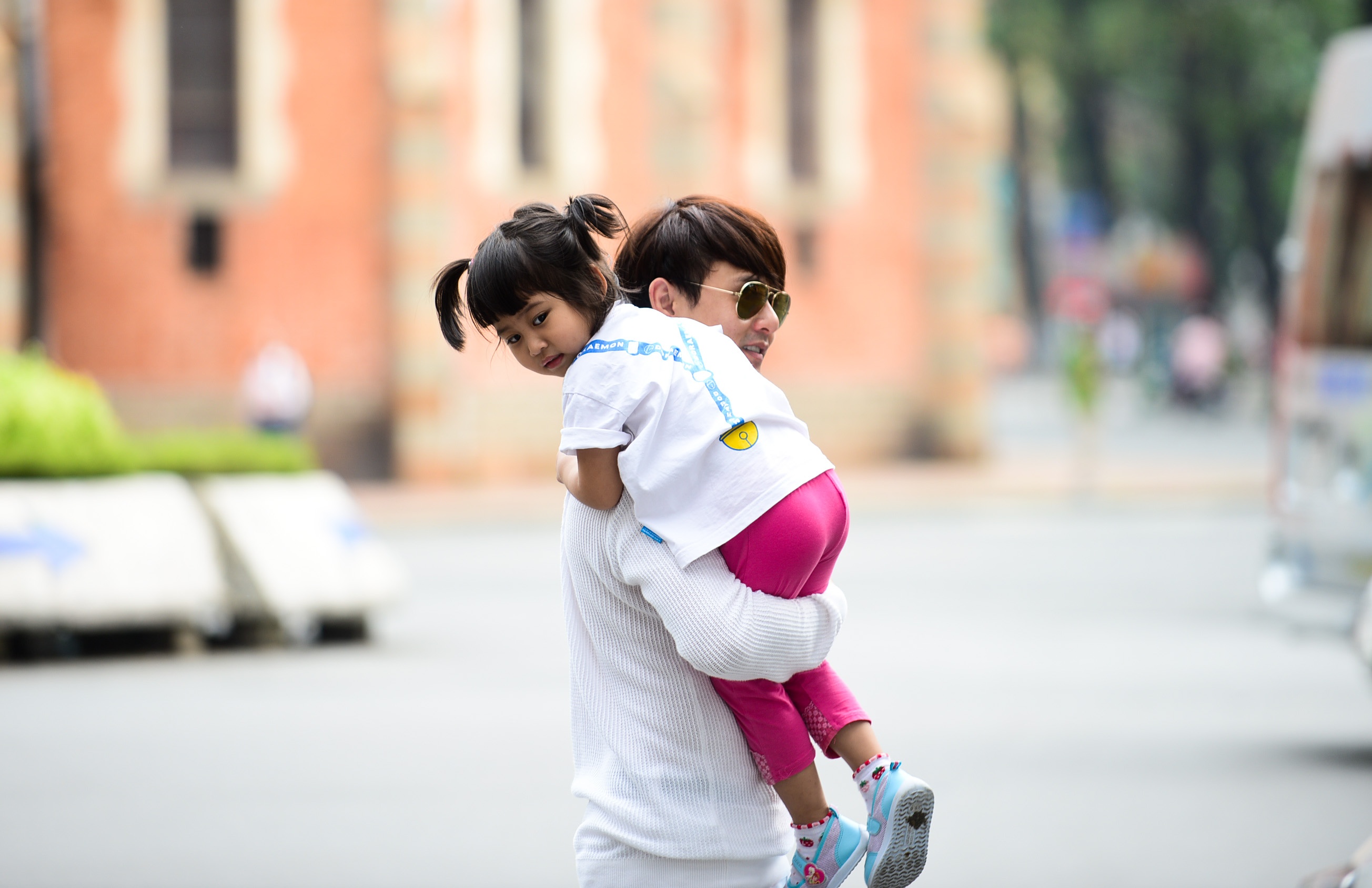 Ung Dai Ve va con gai di cong vien anh 7