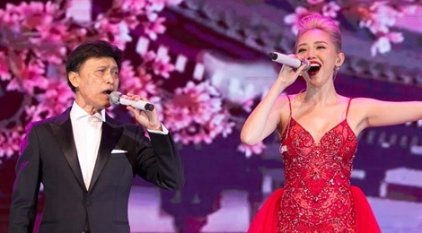 Toc Tien hanh phuc khi lan dau hat cung danh ca Tuan Ngoc hinh anh